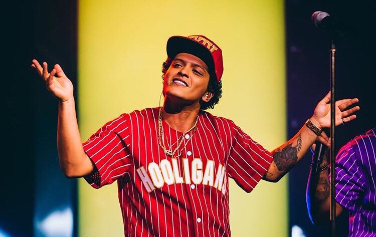 Bruno Mars Tweets About Taking 24k Magic Back On Tour! Says He Hasn’t Forgot About Denver!